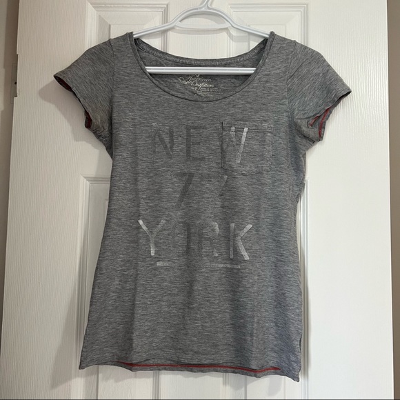 3 for $15 American Eagle Outfitters Grey T-Shirt - Picture 2 of 7